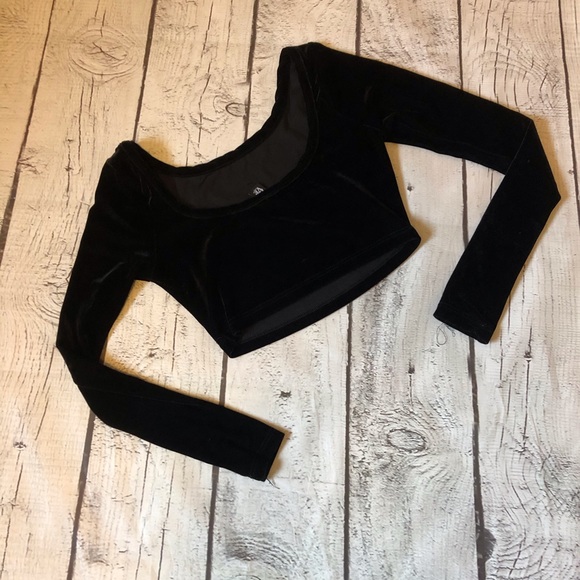 Black velvet crop top - Picture 7 of 10